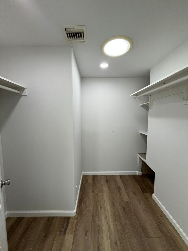 Building Photo - Fully remodeled Reseda 3+2 home w/solar panels to help lower your utility costs!