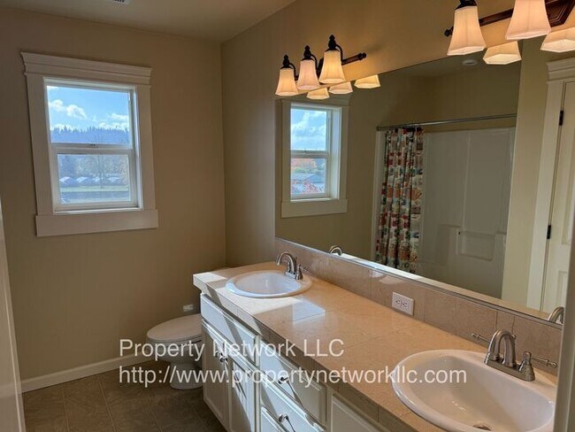 Building Photo - Spectacular 4 Bedroom Home in Gresham