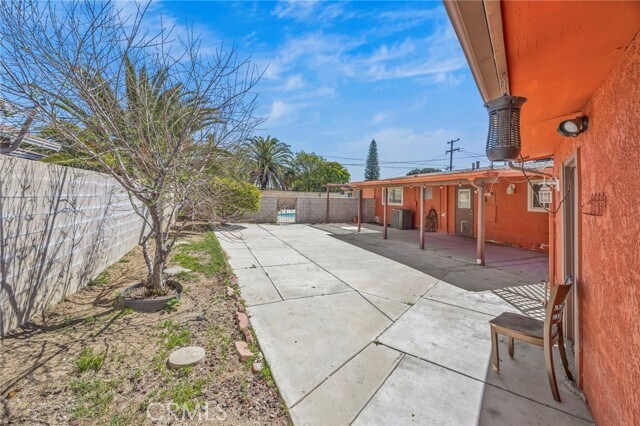 Building Photo - 9417 Mango Ave