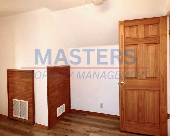 Building Photo - 1026 Oakwood Ave