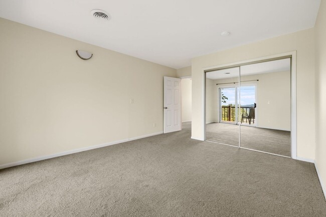 Building Photo - 2-Bedroom, 2-Bathroom Condo with Stunning Downtown Views