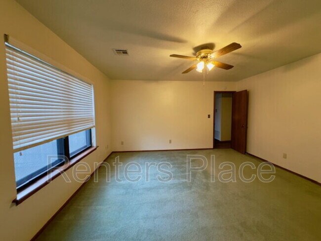 Building Photo - 2915 S 138th E Ave