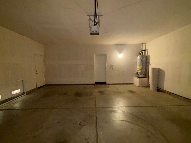 Building Photo - Upgraded West Lancaster Home