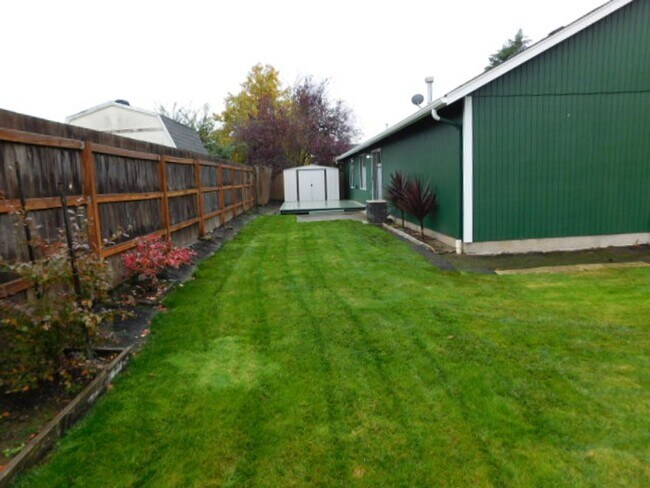 Building Photo - 3Bd/2Ba Single Story Home - Available to View!