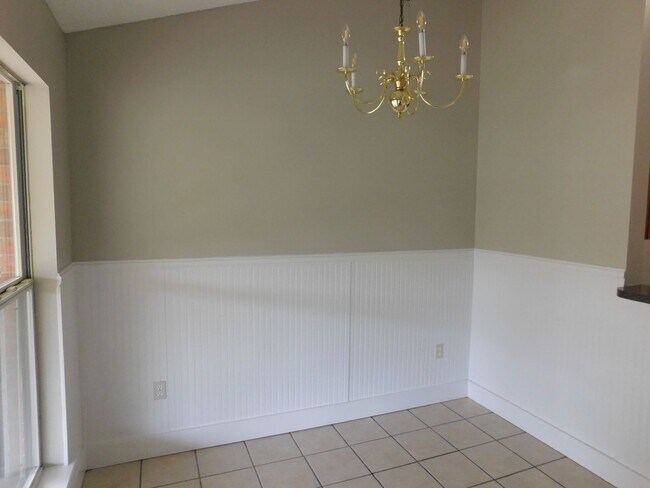 Building Photo - 5539 Bradley Dr