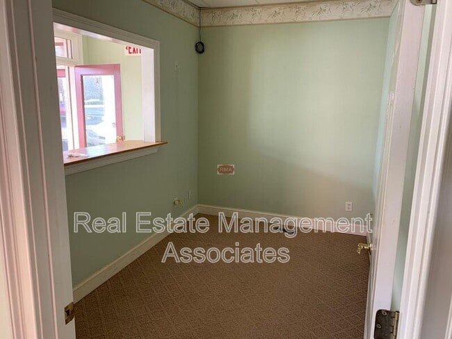 Building Photo - 137 N Hill St