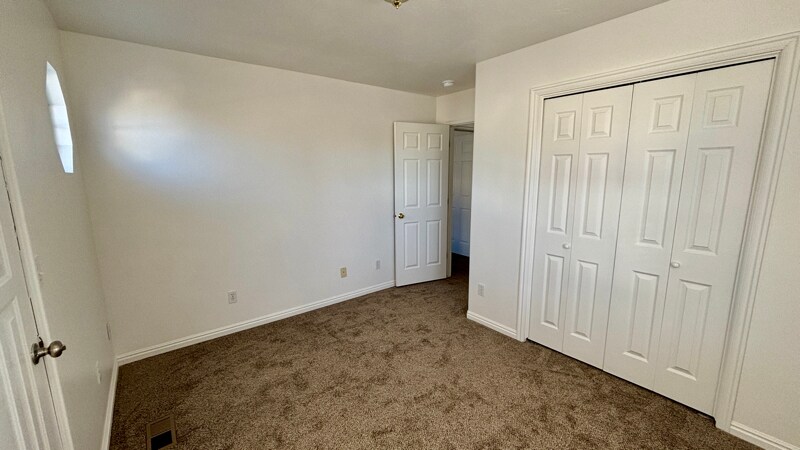 Building Photo - 631 W 20 N