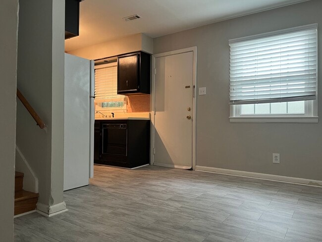 Building Photo - 1722 Kavanaugh Blvd