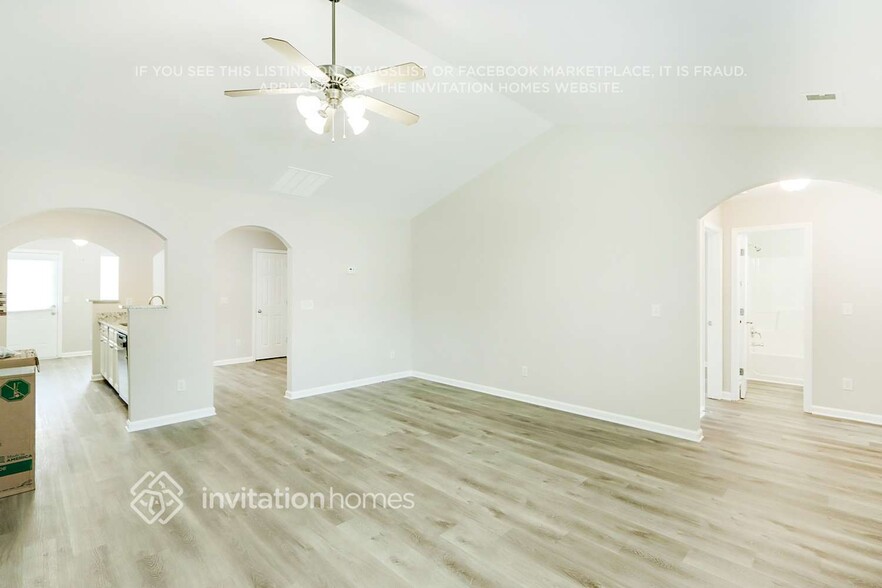 Building Photo - 5000 Buckeye Pl