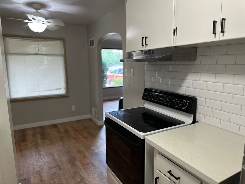 Building Photo - 8311 Bridgeport Way SW