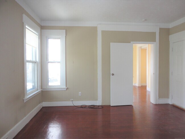 Building Photo - 985 Whalley Ave