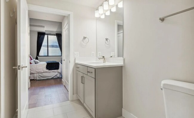 Building Photo - Modern and Stunning 1 Bedroom, 1 Bath + Den Condo in the popular Lexicon – Available Now!