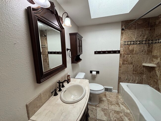 Building Photo - 3604 Madrona St