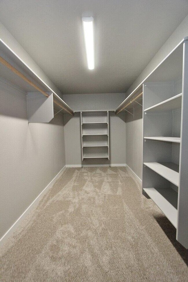Building Photo - Immaculate & Spacious Home in West Meridian