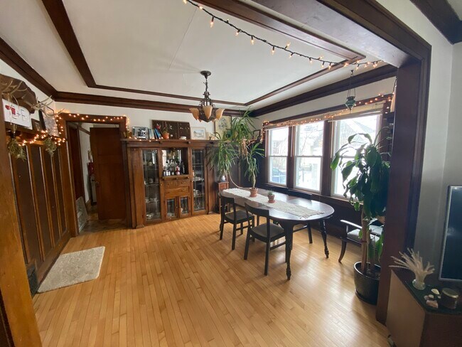 Building Photo - 319 E Montana St