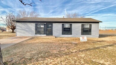 Building Photo - Handyman Special $0 First Month's Rent / “...