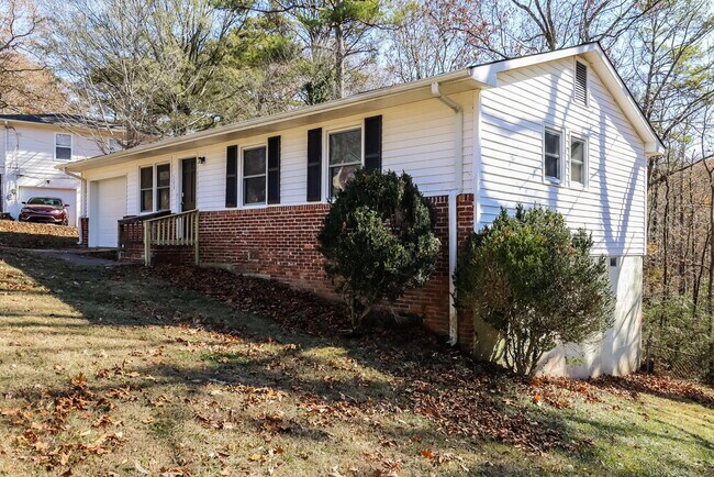 Building Photo - 208 Sam Pate Dr