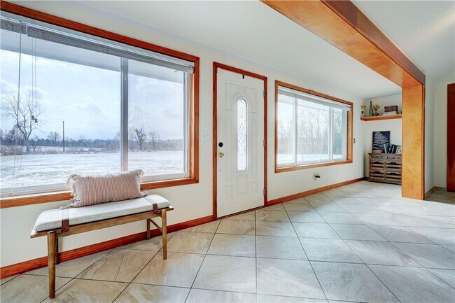 Building Photo - 2654 Whalen Rd