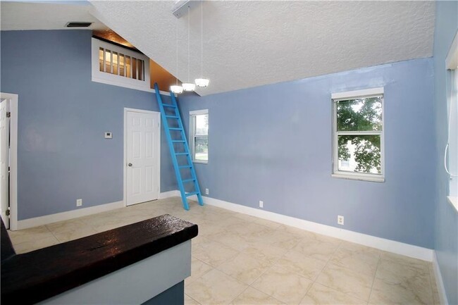 Building Photo - 4087 Coral Springs Dr