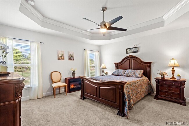 Building Photo - 615 W Rexford Dr