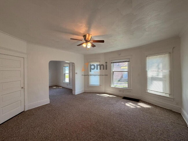 Building Photo - 1008 2nd St