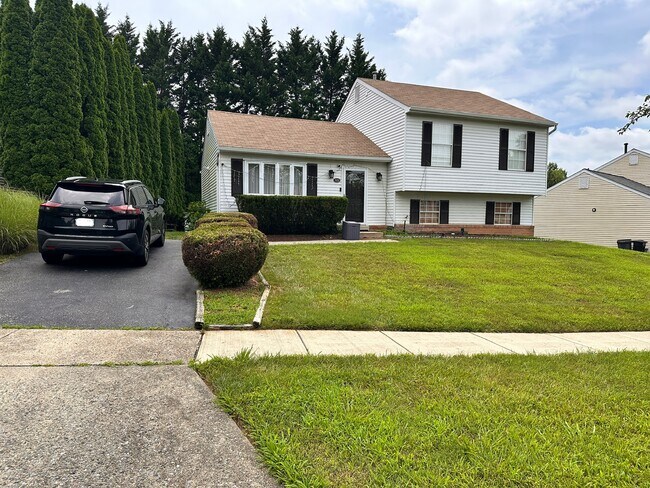 Primary Photo - 322 Woonsockett Ln