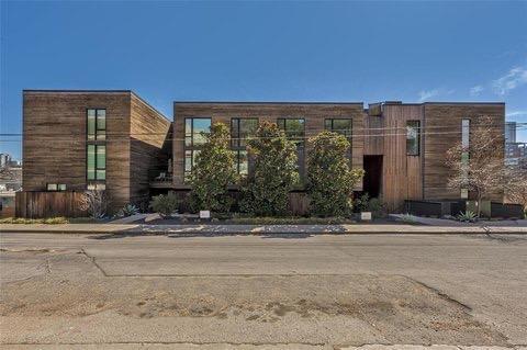 Building Photo - 1010 W 10th St