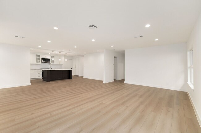 Building Photo - 7414 Janak Dr