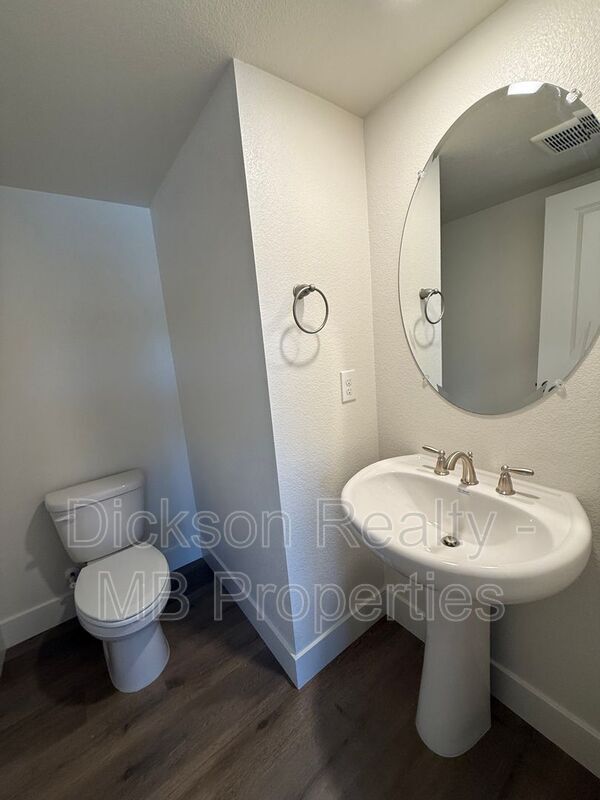 Building Photo - 1640 Prancer St