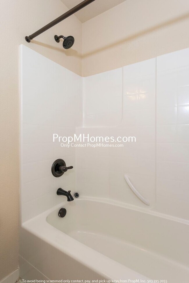 Building Photo - Luxury Four Bedroom Home in Villebois - Co...
