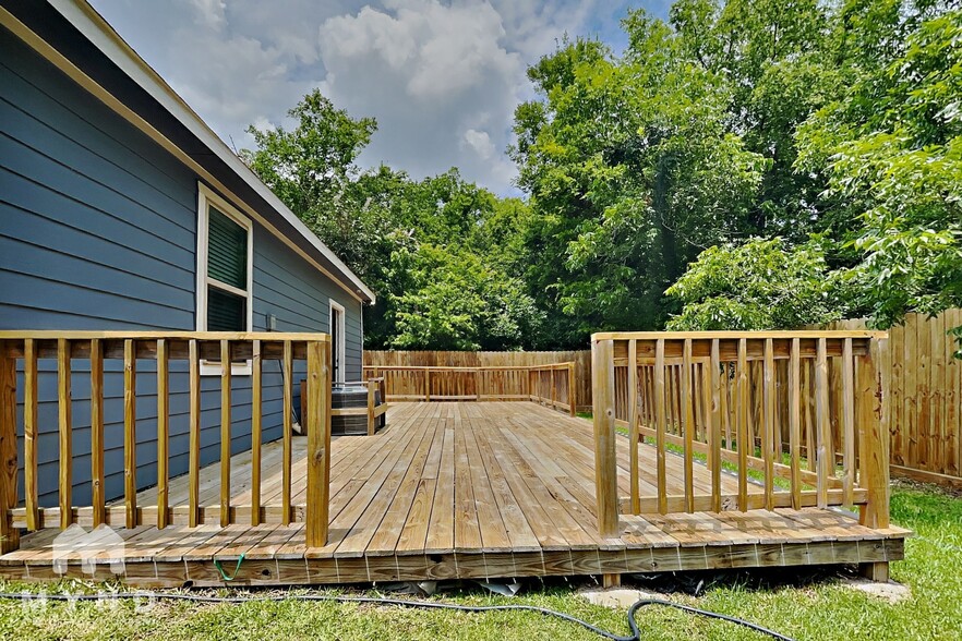 Building Photo - 7813 Hanna St