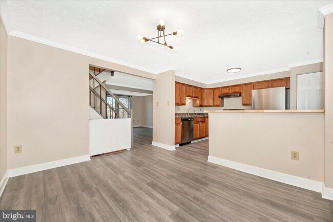 Building Photo - 7167 Glenmeadow Ct