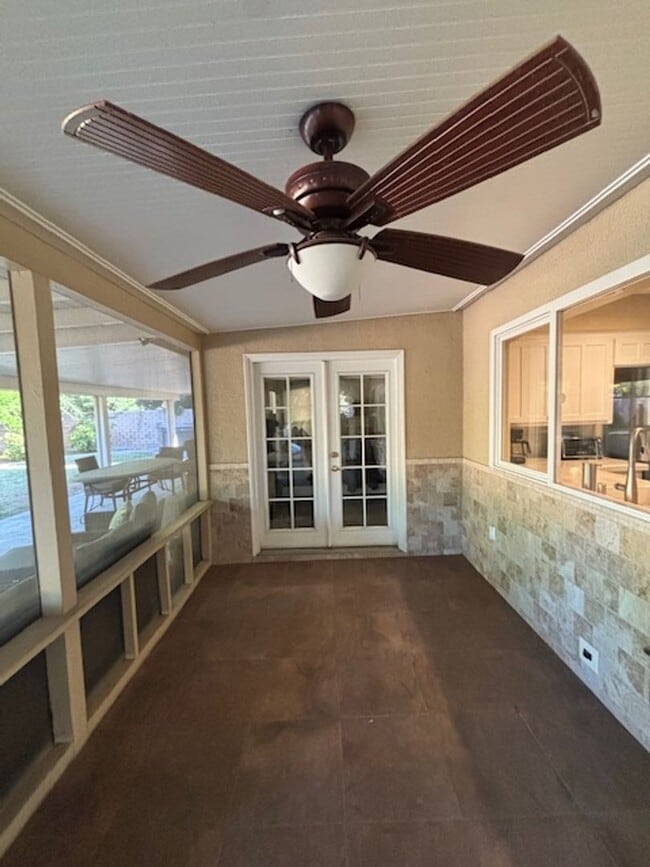 Building Photo - Stockdale Country Club 3 Bedroom Home with Paid Solar, Sunroom, RV Parking, and Ample Storage