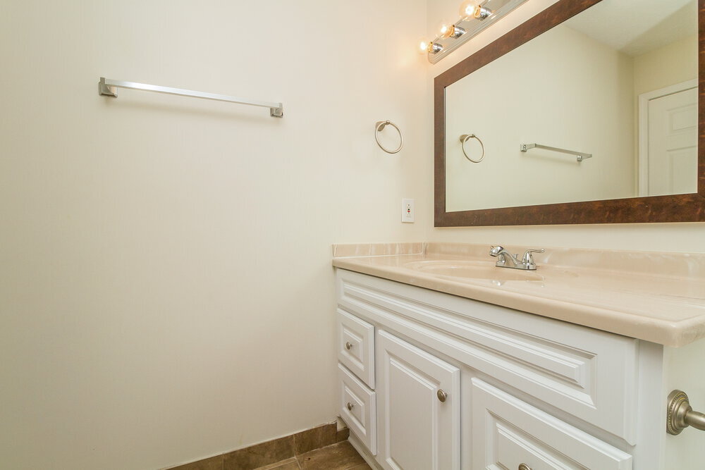 Building Photo - 2813 Louise Russell Dr