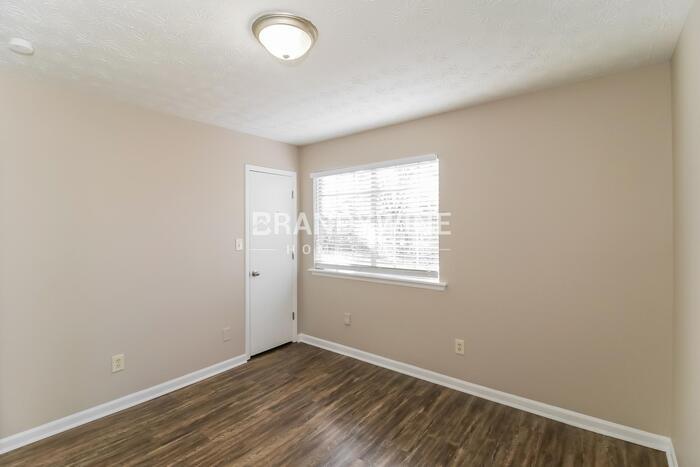 Building Photo - 6057 Dorchester Dr