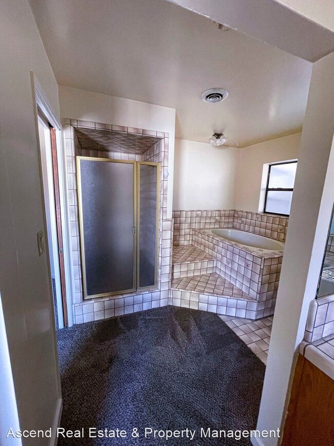 Building Photo - 4 br, 2 bath House - 3204 Suncrest Drive