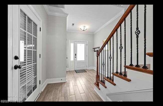 Building Photo - 1625 Brook Hollow Dr