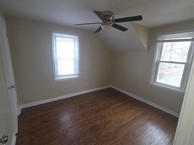 Building Photo - 1519 W 28th St