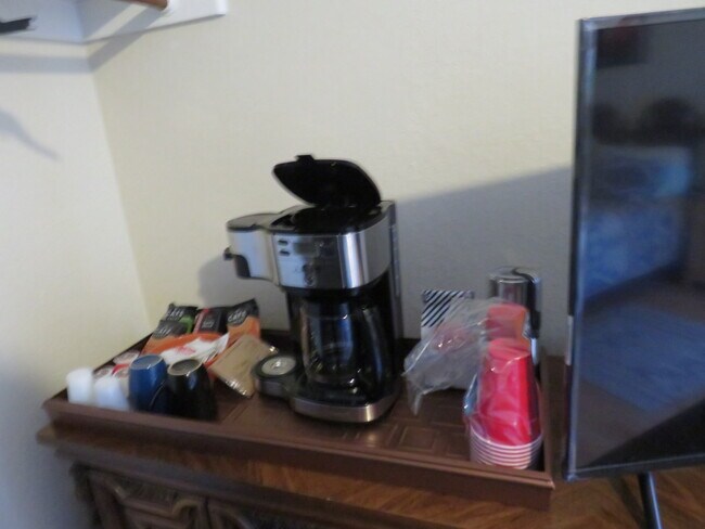 Building Photo - 2710 Oliver Ave