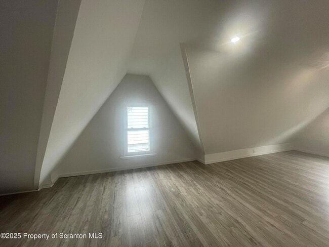 Building Photo - 608 N Sumner Ave