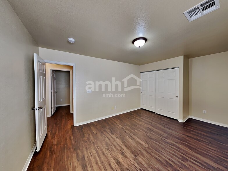 Building Photo - 7269 Vinca Rd