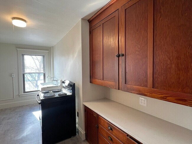 Building Photo - 248 N Main St