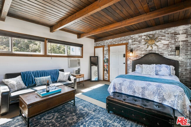 Building Photo - 10721 Aqua Vista St