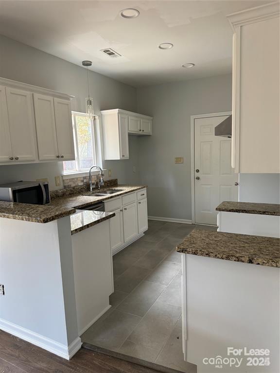 Building Photo - 5304 Starflower Dr