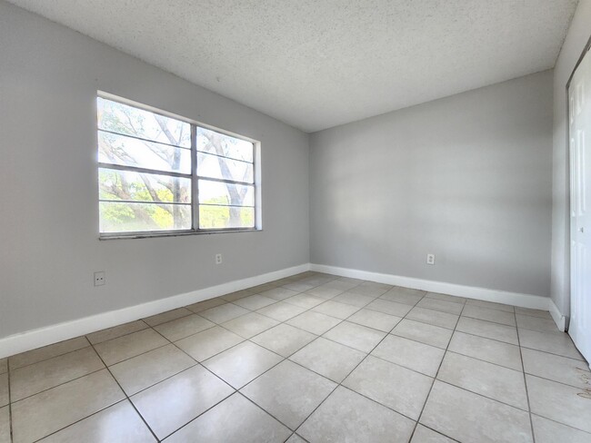 Building Photo - 4304 NW 9th Ave