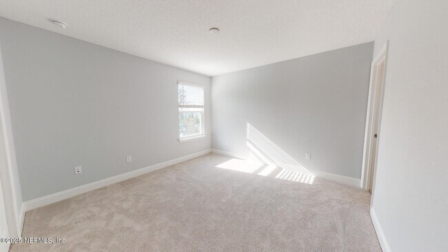 Building Photo - 307 Killarney Ave