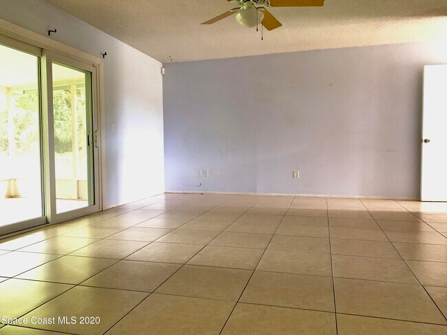 Building Photo - 890 Serenade St NW