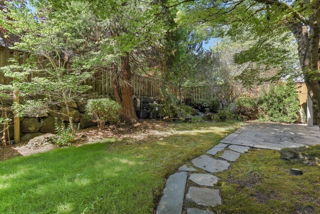 Building Photo - FOR RENT: CORNER LOT, Immaculate, lovely and spacious home - 5 bed, 3 bath + bonus room with 3-ca...