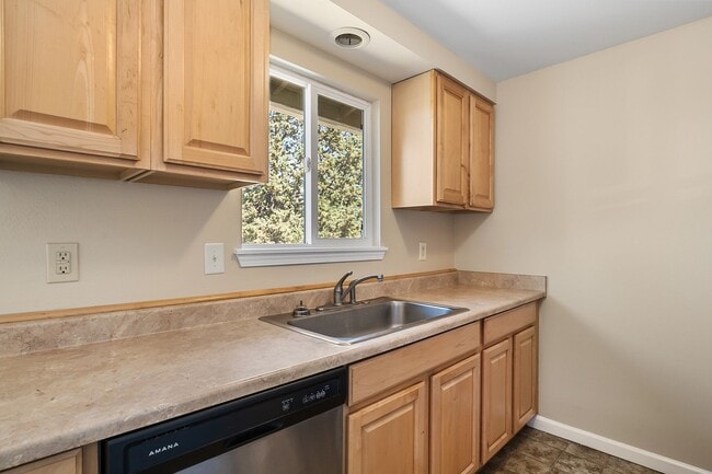Building Photo - Updated 3-Bed Home on Spacious Lot – 10 Mi...