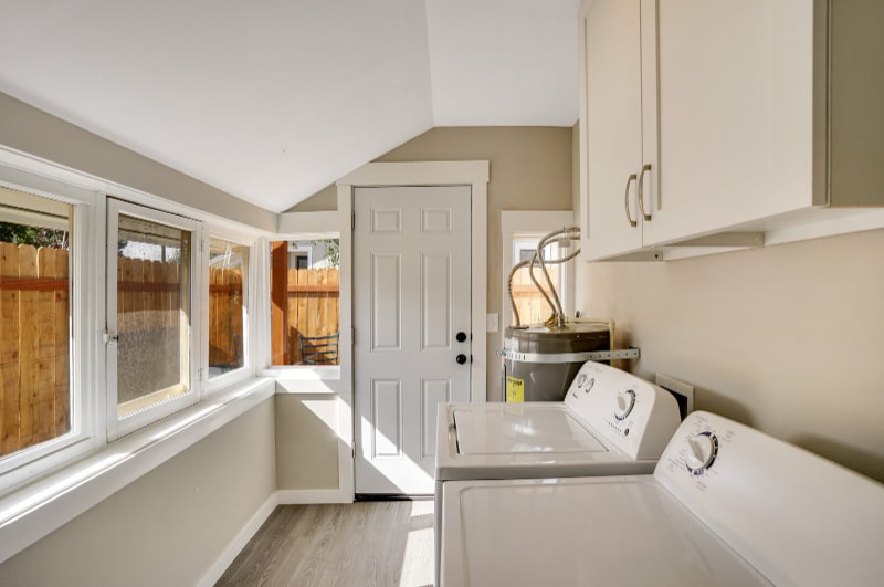 Building Photo - 731 SW Elm St